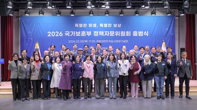 기념촬영하는 권오을 장관