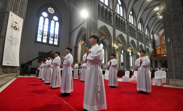 천주교 서울대교구 부제 서품식 거행되는 멍동대성당