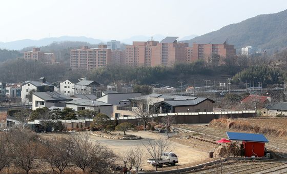 가압류 소식에도 발길 뜸한 박근혜 대구 사저