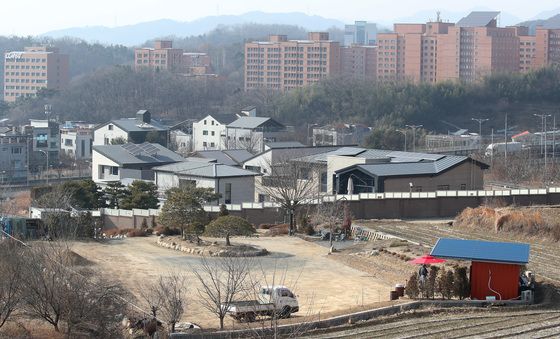 가압류 소식에도 발길 뜸한 박근혜 대구 사저