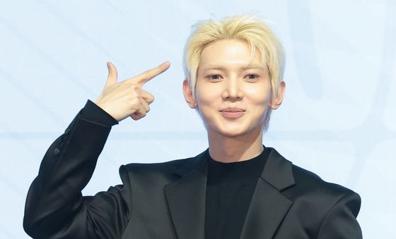 여상, 금발 변신