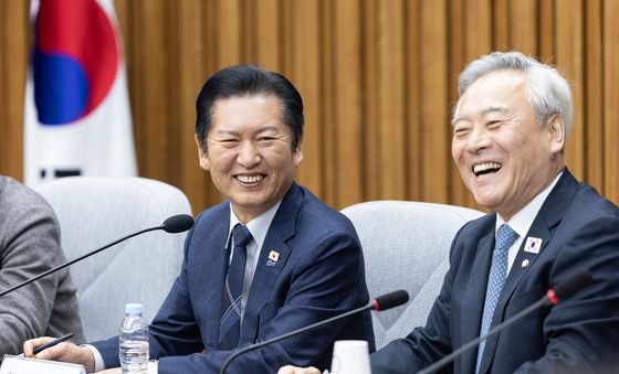 초선 의원들과 합당 논의하는 정청래 대표