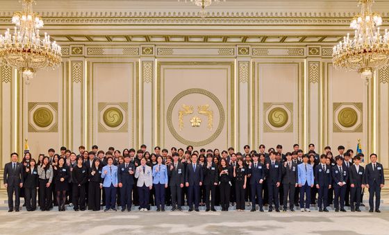 이재명 대통령 '미래 과학자들과 함께'