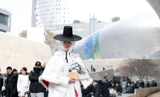 서울패션위크 찾은 모델 준