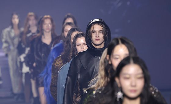 서울패션위크 2026 F/W '한나신' 컬렉션