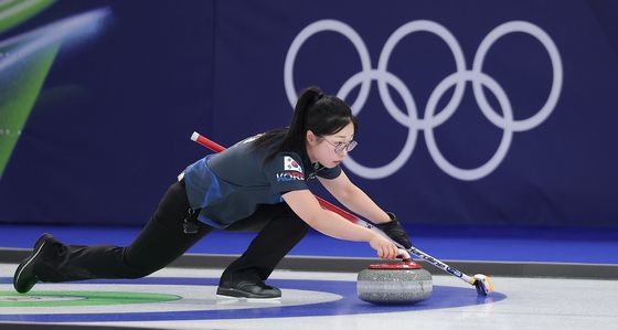 김선영 '신중한 투구'