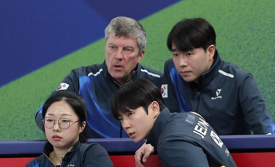 김선영·정영석, 코칭 스태프와 작전회의