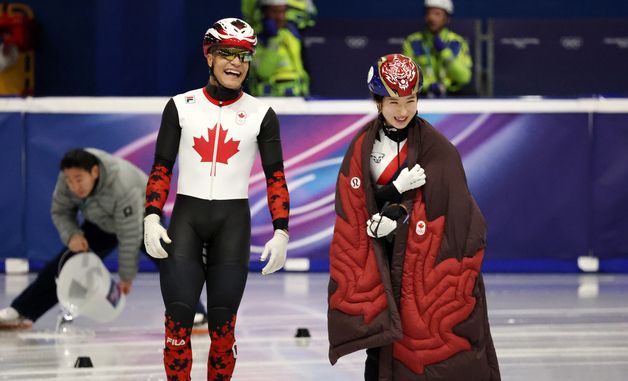 김길리, 캐나다 선수의 구스이불 선물에 미소 활짝