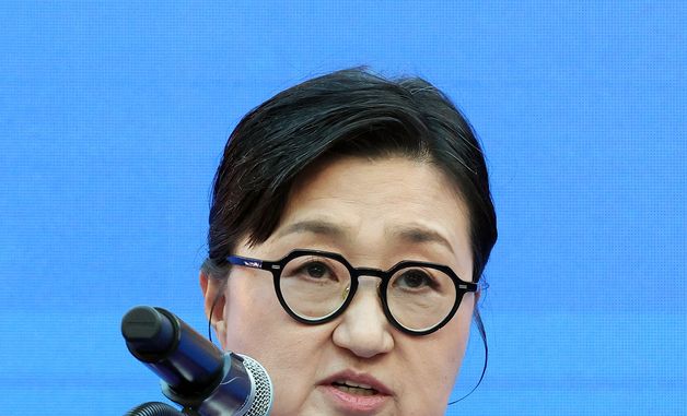 인사말하는 노희영 단장