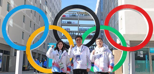 이수경 단장·김택수 선수촌장과 대한민국 선전 다짐하는 최휘영 장관