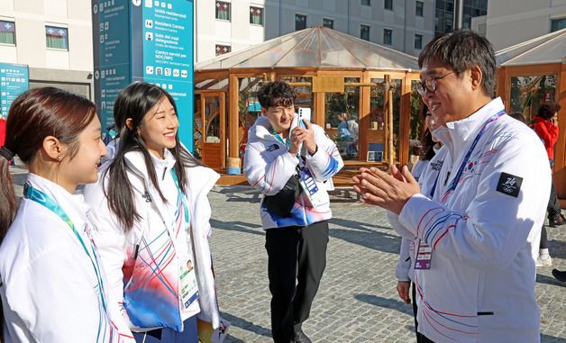 대한민국 선수들 만난 최휘영 장관