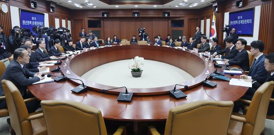 김민석 국무총리, 제1차 청년정책 관계장관회의 주재