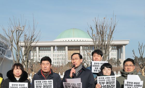 대형마트 새벽배송 허용 규탄하는 김성민 공동회장