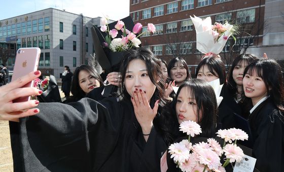 '찰칵' 정든 캠퍼스에서