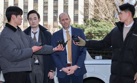 2차 조사 출석하는 해롤드 로저스 쿠팡 대표