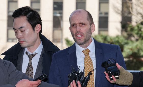 "모든 수사에 충실히 협조" 말하는 로저스 쿠팡 대표