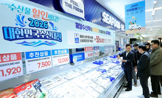 명절 앞두고 수산물 물가 점검하는 김성범 직무대행
