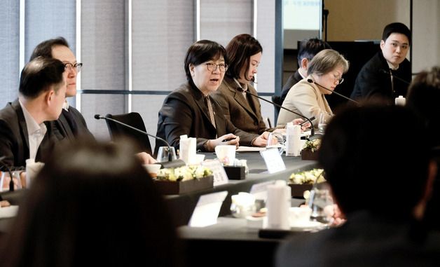 발언하는 정은경 복지부 장관