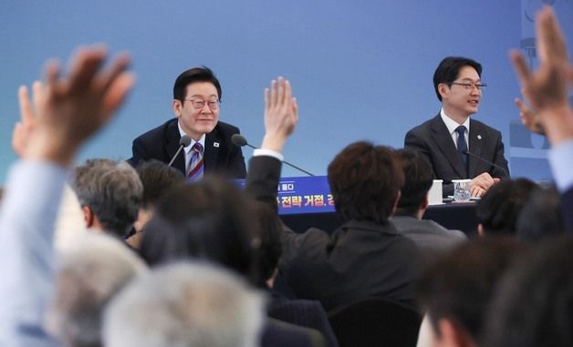 경남 타운홀 미팅, 발언권 요청받는 이재명 대통령