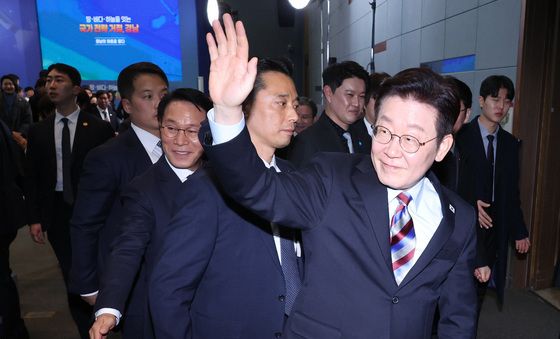 '경남의 마음을 듣다' 타운홀미팅 마친 이재명 대통령