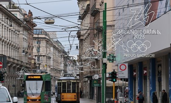 밀라노 곳곳에서 만나는 올림픽 조형물