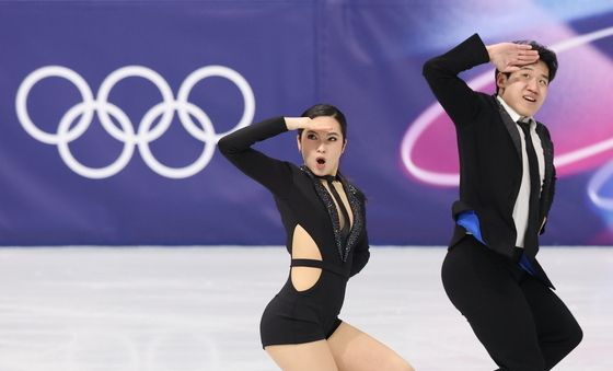 연기 펼치는 권예와 임해나