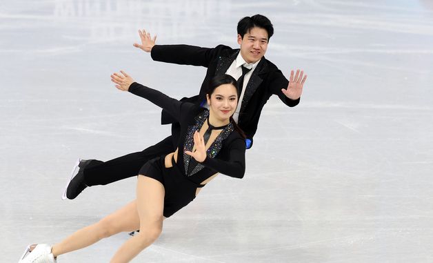 연기 펼치는 권예·임해나