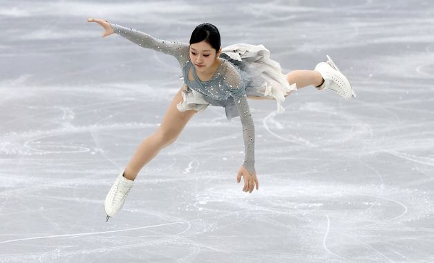 점프 연기 펼치는 신지아
