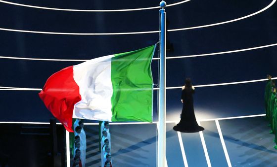 밀라노 동계올림픽 개막, 이탈리아 국기 게양