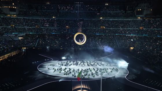 밀라노와 코르티나 결합 상징하는 공연