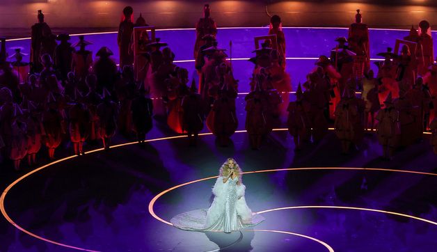 공연 펼치는 머라이어 캐리