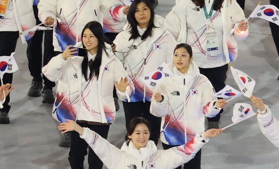 신지아 '태극기 흔들며'