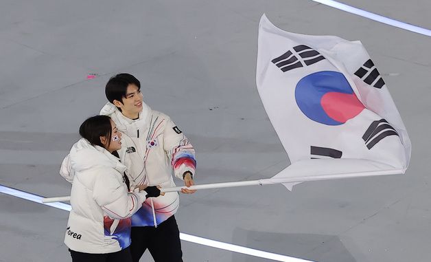 차준환·박지우, 자랑스러운 기수