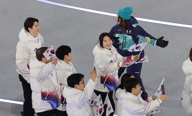 흥겹게 입장하는 김길리