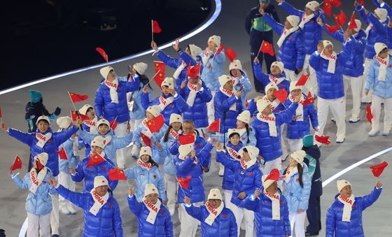 인사하는 중국 선수단