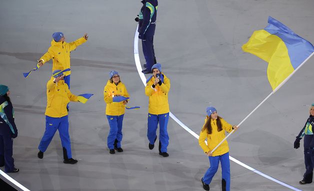 환호 받으며 입장하는 우크라이나