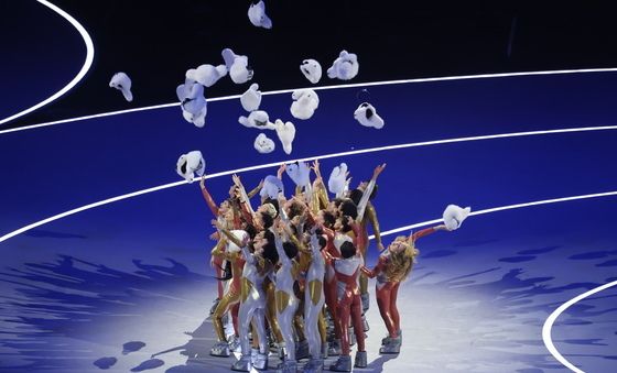 밀라노 동계올림픽 개회식 '시간 여행'