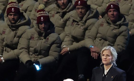 연설하는 조반니 말라고 조직위원장