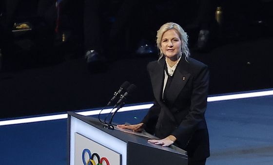 연설하는 코번트리 IOC 위원장