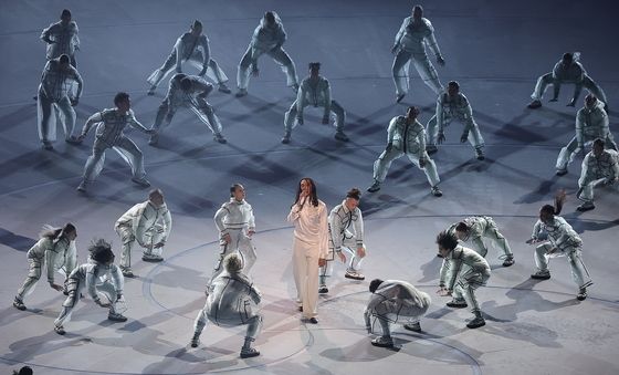 개회식 공연 선보이는 래퍼 갈리