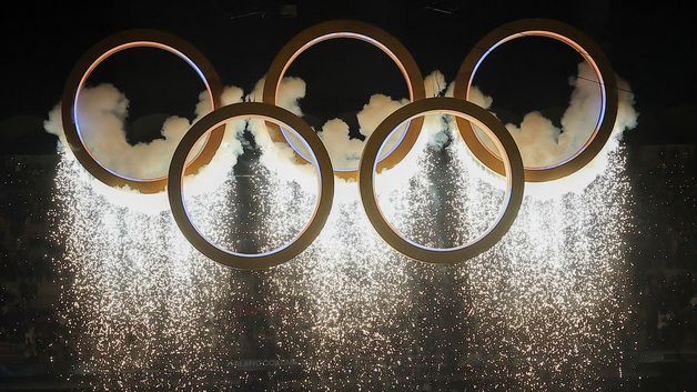 밤하늘 수놓는 오륜 불꽃