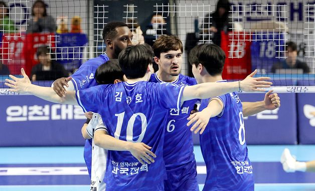 득점 후, 환호하는 한국전력 선수들