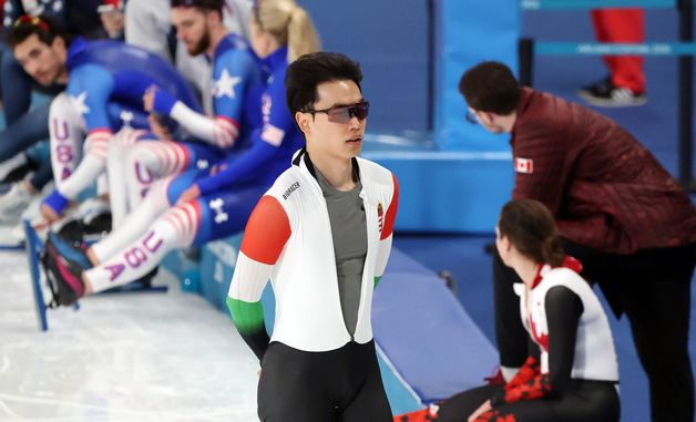 생각에 잠긴 김민석