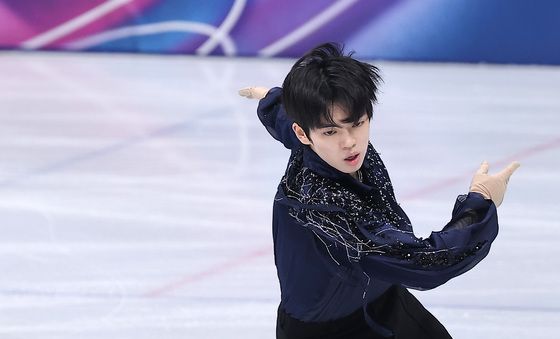 연기 펼치는 차준환