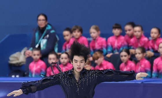 점프 실수하는 차준환