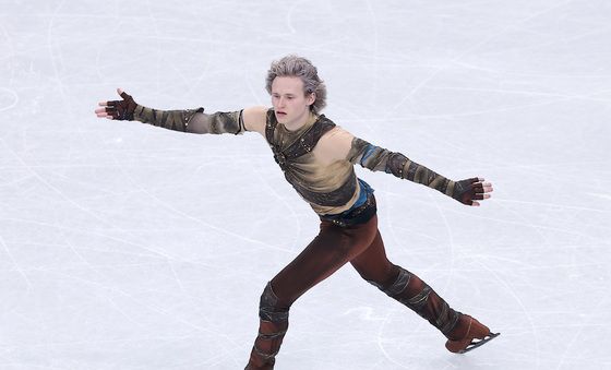 연기 펼치는 말리닌