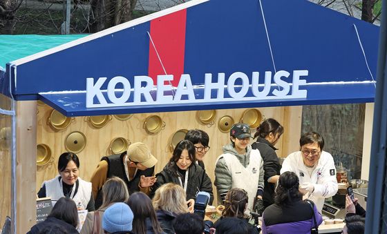 K푸드 세일즈 나선 최휘영 장관