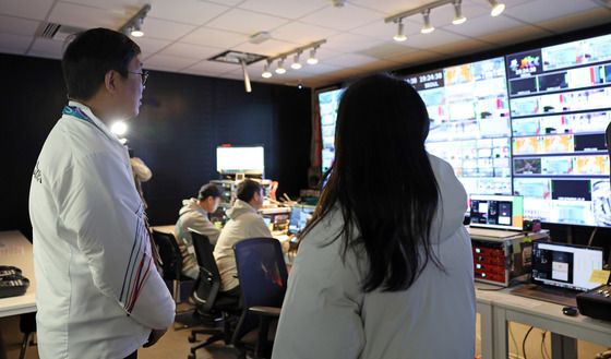 동계 올림픽 IBC 현장 살펴보는 최휘영 장관
