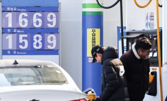 주유소 기름값 9주 연속 하락, 하락세 지속