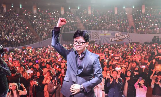 주먹 쥔 한동훈